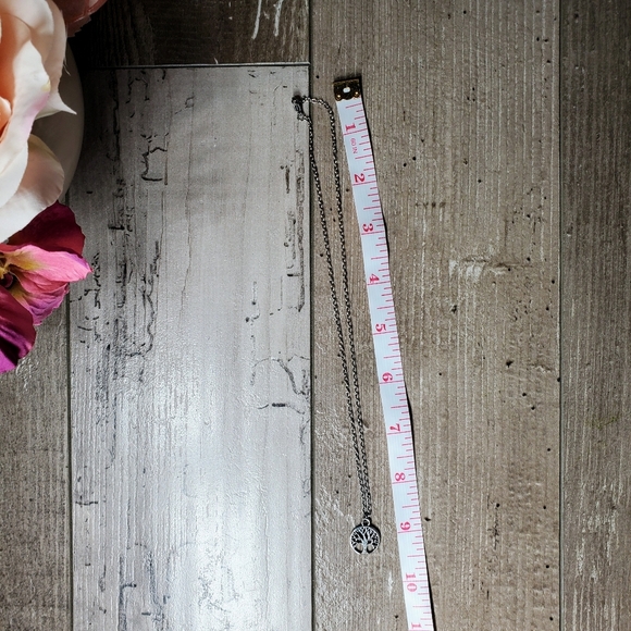 NWT Silver Tone Round Pendant Tree of Life Necklace - Picture 12 of 16